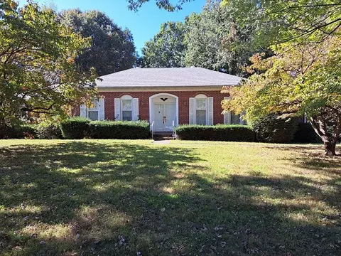1217 Porter Rd, Lafayette, TN 37083