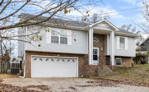 2626 Holly Rock Dr, Clarksville, TN 37040