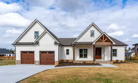8124 Holly Crest Dr, Chattanooga, TN 37421
