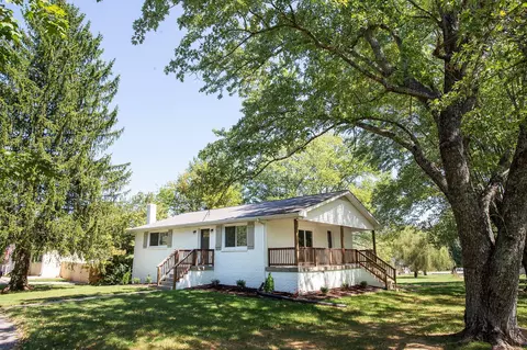 1901 Lake Rd, Greenbrier, TN 37073