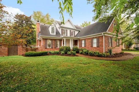 1011 Glasgow Dr, Murfreesboro, TN 37130