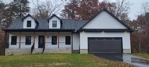 373 Perry Creek Rd, Crossville, TN 38572
