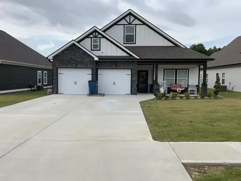 126 Country Cove Dr, Rossville, GA 30741