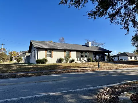 102 N Park St, Cornersville, TN 37047