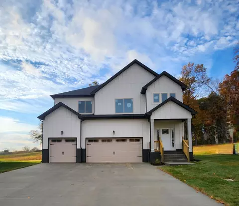 1738 Oak Forest Dr, Clarksville, TN 37043