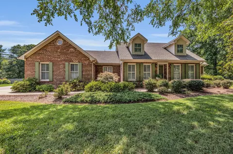 640 Falls View Dr, Hixson, TN 37343