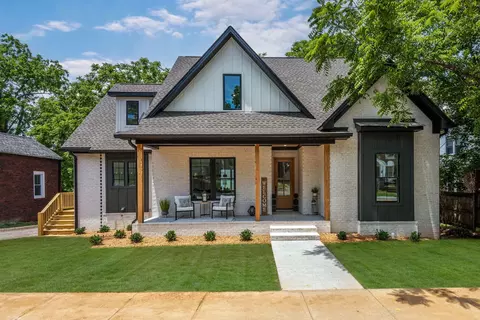 304 Center Ave, Dickson, TN 37055