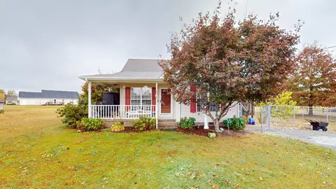 25 Riverton Dr, Fayetteville, TN 37334