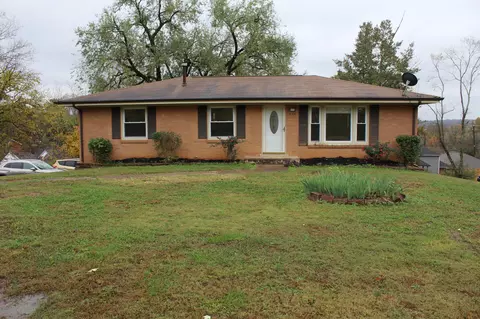 526 Rosewood Dr, Clarksville, TN 37043