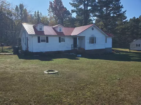 711 Long St W, Mcewen, TN 37101