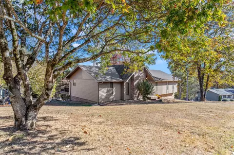 1920 Crystal Lake Ln, Hixson, TN 37343