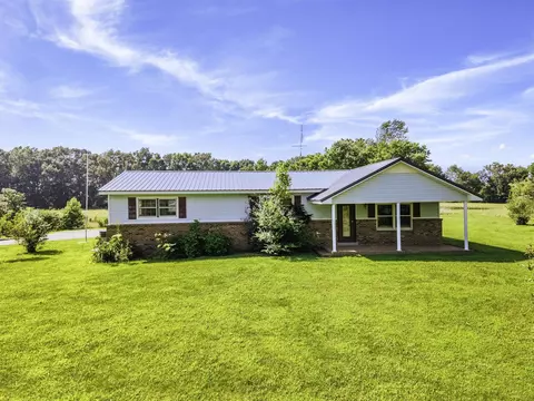 87 Old Jackson Hwy, Leoma, TN 38468