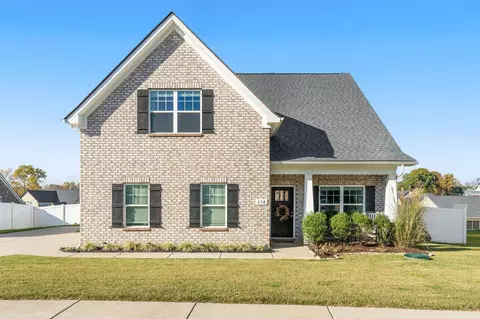 258 Edgefield Ct, Pleasant View, TN 37146