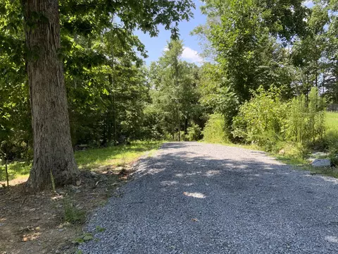 2 Mobleys Cut Rd, Thompsons Station, TN 37179