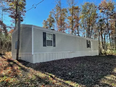 1096 Camp Belle Air Rd, Sparta, TN 38583
