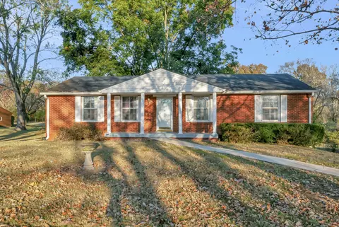 700 Woods Dr, Columbia, TN 38401