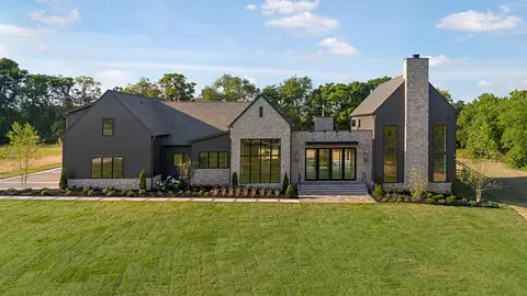1904 Silver Fox Rd, Thompsons Station, TN 37179