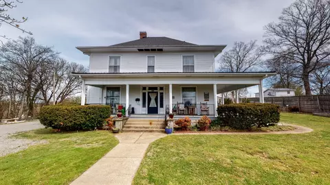 1203 Washington St W, Fayetteville, TN 37334