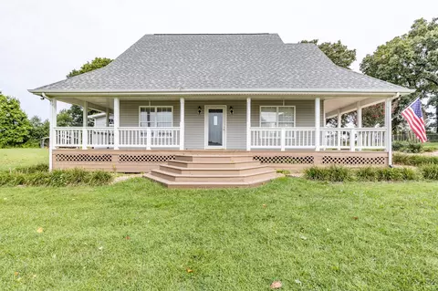 2517 Summer Oaks Cir, Summertown, TN 38483