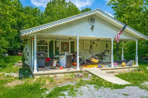 359 Lakes Rd, Tracy City, TN 37387