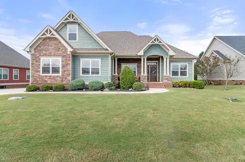 8823 Seven Lakes Dr, Ooltewah, TN 37363