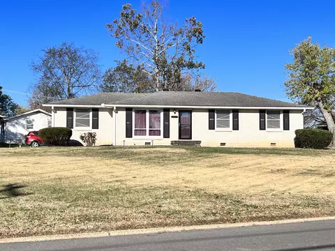 111 Lucinda Ln, Hendersonville, TN 37075