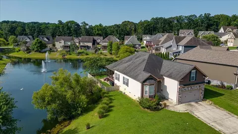 2290 Lake Mist Dr, Chattanooga, TN 37421