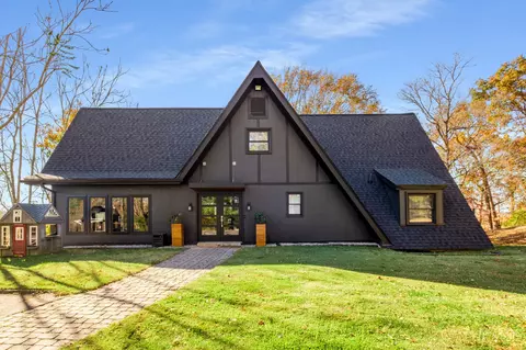 8449 Rolling Hills Dr, Nashville, TN 37221