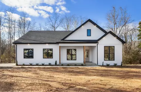 874 Briarwood Rd, Clarksville, TN 37040