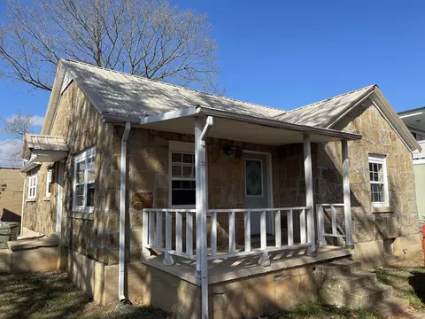 221 Nixon Ave, Lawrenceburg, TN 38464