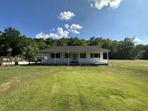 1268 S Toms Creek Rd, Linden, TN 37096