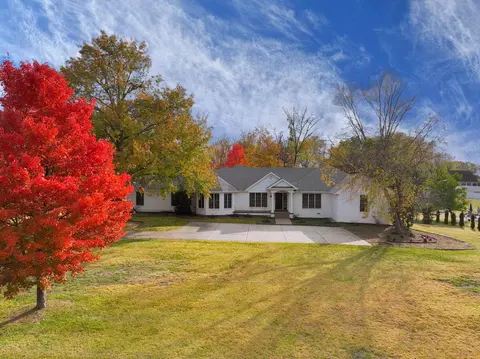 219 Lake Terrace Dr, Hendersonville, TN 37075