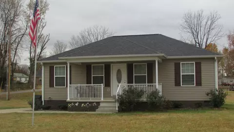 325 May St W, Lawrenceburg, TN 38464