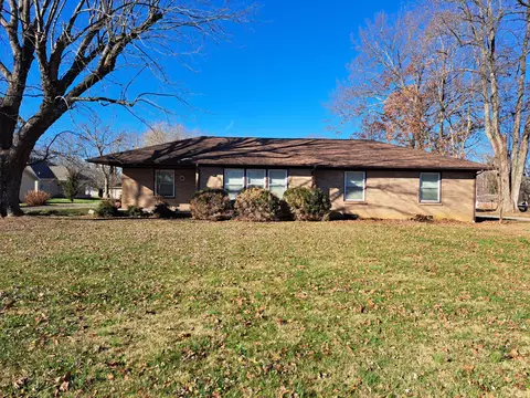 1303 Ellington Dr, Lafayette, TN 37083