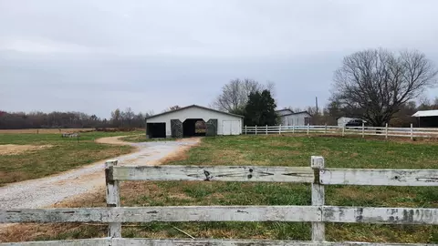 1 Hollow Springs Rd, Bradyville, TN 37026
