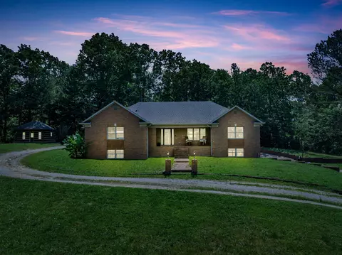1316 Highway 100, Centerville, TN 37033