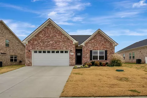 650 Reflections Ln, Pleasant View, TN 37146