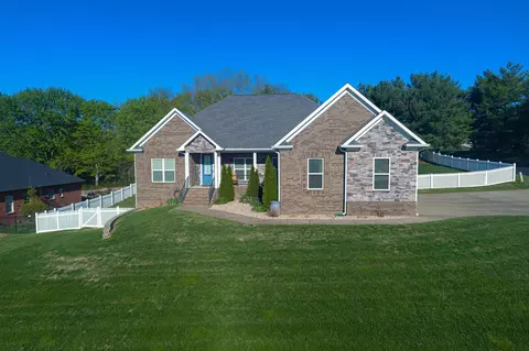 416 Lake Pointe Dr, Clarksville, TN 37043