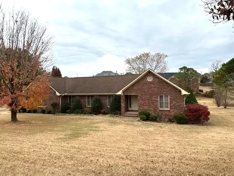 923 Greenview Dr, Fayetteville, TN 37334