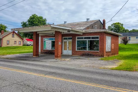 2457 Old Greenbrier Pike, Greenbrier, TN 37073