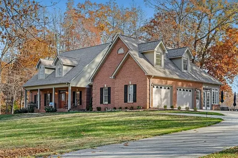 4450 Bear Lake Rd, Cookeville, TN 38506