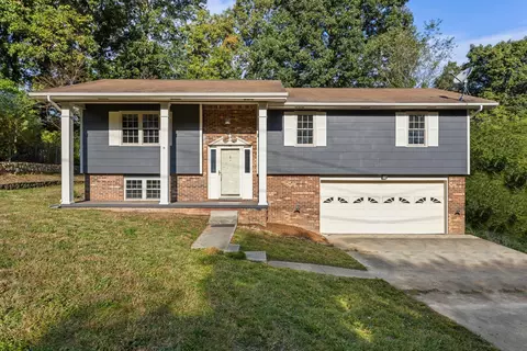 8110 Blue Spruce Dr, Hixson, TN 37343