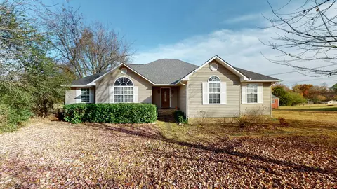 2 Mcalister Ln, Fayetteville, TN 37334