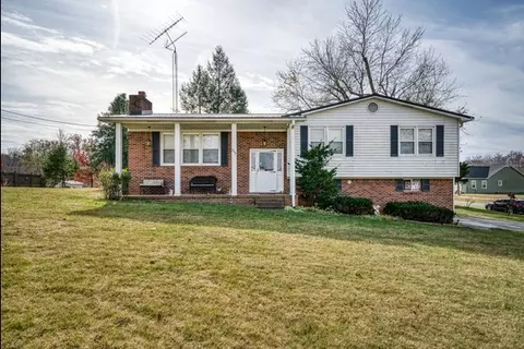 2072 Benton Young Rd, Cookeville, TN 38501