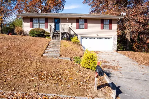 8321 Oak Forest Ln, Hixson, TN 37343