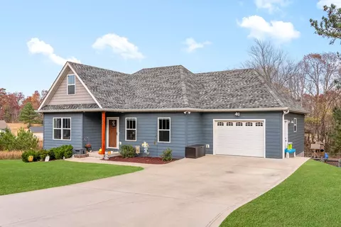 200 Sara Acres Dr, Tennessee Ridge, TN 37178