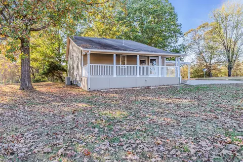 1104 Pond Switch Rd, Dickson, TN 37055 photo 2