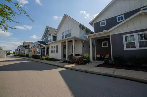 1010 Treaty Oaks Dr, Nashville, TN 37209