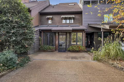 2119 32nd Ave S, Nashville, TN 37212