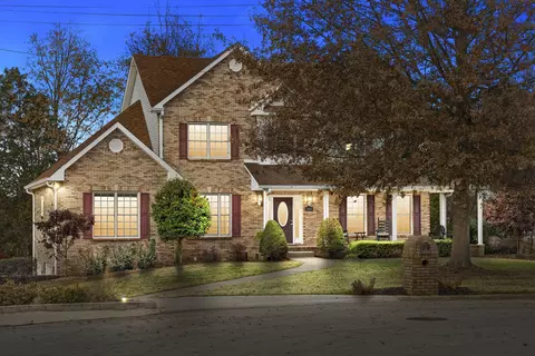 300 Ellsworth Ct, Clarksville, TN 37043